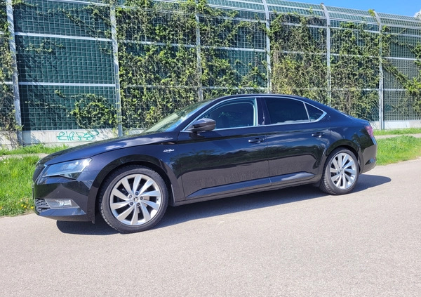 Skoda Superb cena 79999 przebieg: 198000, rok produkcji 2015 z Warszawa małe 46